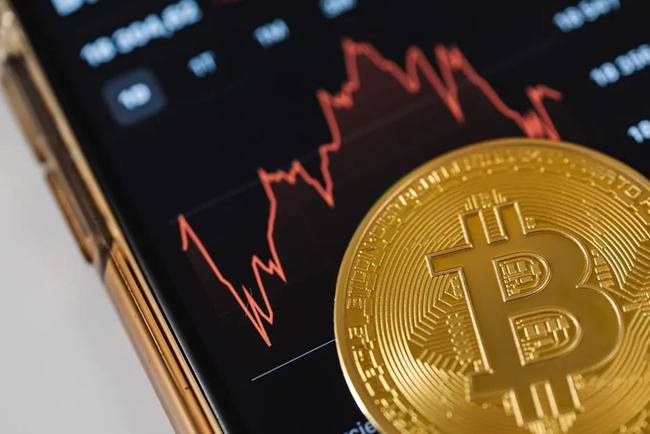 比特币风云：馅饼or陷阱？懂王入局，普通人何去何从？
