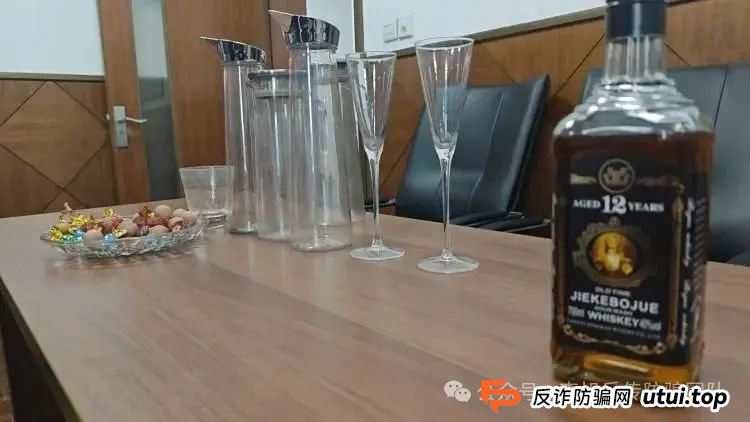 见女网友一顿饭花了3000多元 30余人遭遇“酒托诈骗”5天蚀财10万