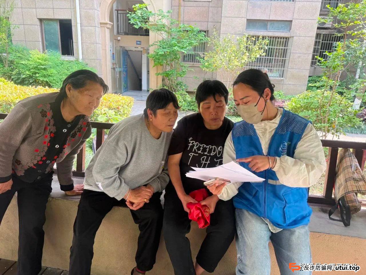 双合元界生活骗局？社区网格员协同民警劝阻骗局 